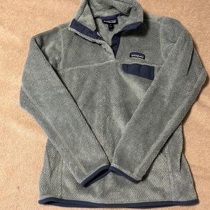 Patagonia sweater jacket in barely used condition. Worn a couple of times.